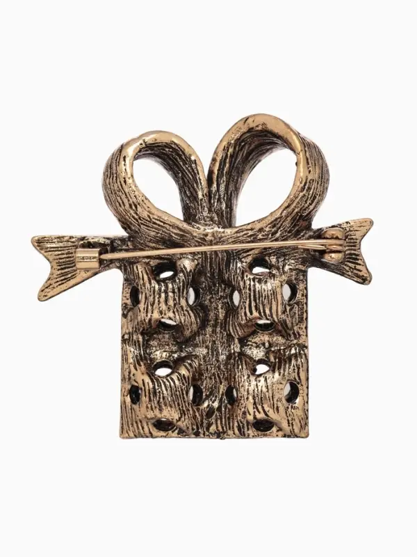 Брошь &laquo;Подарок&raquo;, с бантиком, красная, белый в чернёном золоте