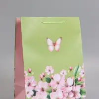 Пакет подарочный ламинированный "Цветы и бабочка" 26 х 12 х 32 см