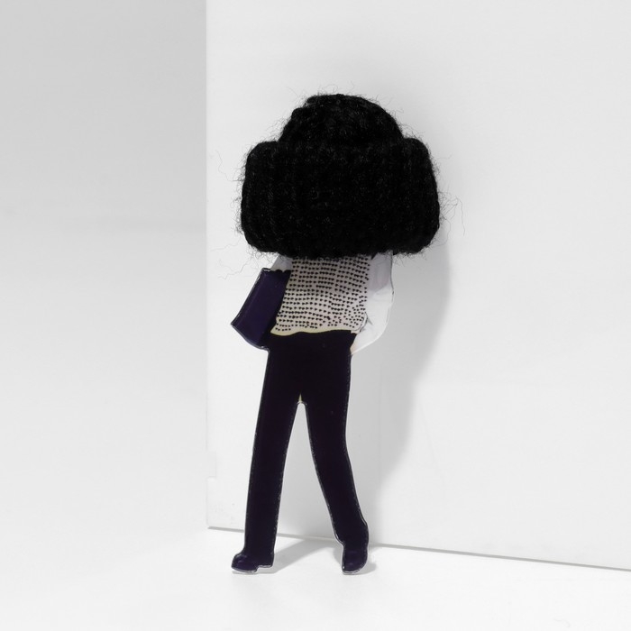 Брошь «Девочка» в жилетке, цветная в серебре Брошь «Девочка» в жилетке, цветная в серебре