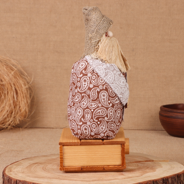 Домовой Домовой "Афанасий с купюрой", на сундуке, 28х15х12 см