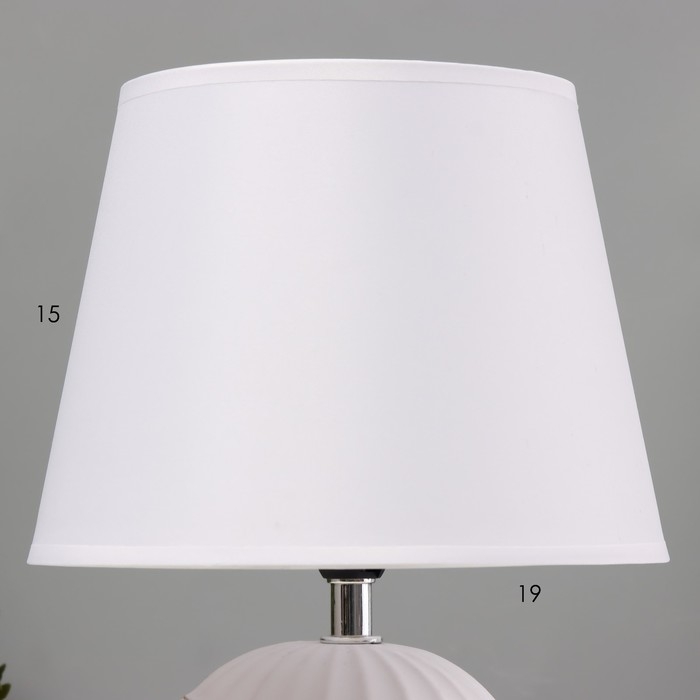 Настольная лампа Настольная лампа "Нерис" Е14 40Вт бело-золотой 20х20х29 см