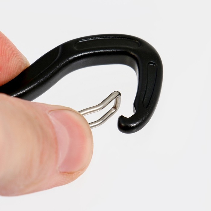 Карабин с защелкой и вертлюгом, 7х3 см, 400 кг, чёрный Карабин с защелкой и вертлюгом, 7х3 см, 400 кг, чёрный