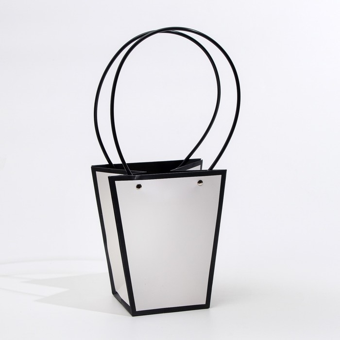 Сумка для цветов Белая влагостойкая, 17x17-11.5x11.5-20 см Сумка для цветов Белая влагостойкая, 17x17-11.5x11.5-20 см