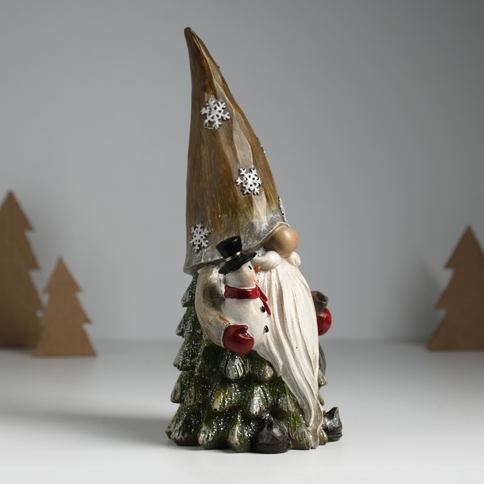 Сувенир полистоун  Сувенир полистоун "Дед Мороз со снежинками на колпаке, со снеговиком" 11х9,5х23 см