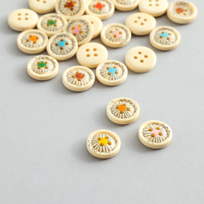 Пуговицы дерево для творчества 4 прокола Пуговицы дерево для творчества 4 прокола "Ромашка с яркой серединой" н-р 30шт 1,5х1,5х0,3 см