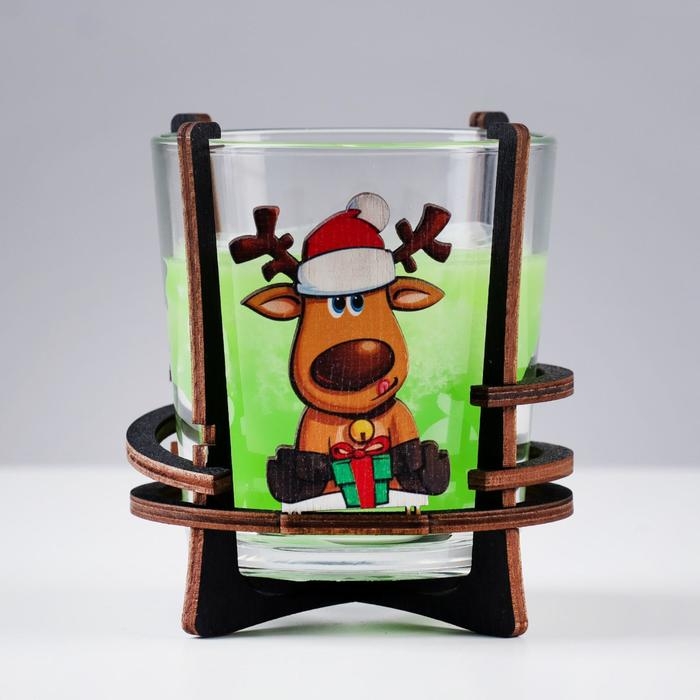 Свеча ароматическая в стакане на подставке  Свеча ароматическая в стакане на подставке "Новогодний олень", 10х9,5х9 см, яблоко