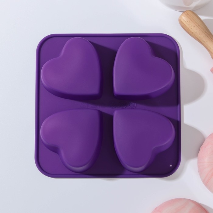 Форма для выпечки Доляна &laquo;Сердца&raquo;, силикон, 16&times;16 см, 4 ячейки (7&times;7&times;3 см), цвет красный