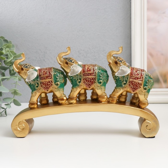 Сувенир полистоун Сувенир полистоун "Три слона на дуге - попона с красно-зелёная" 24х5х15 см