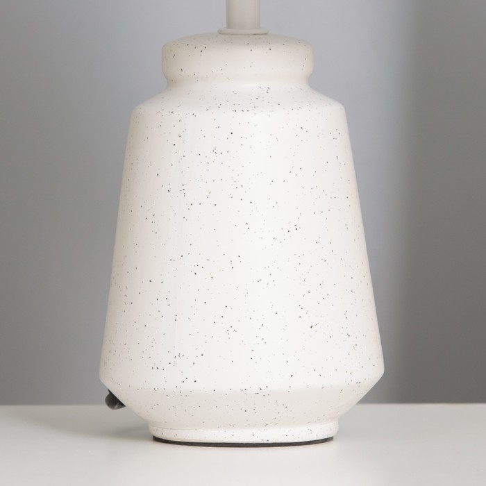 Лампа настольная Лампа настольная "Лисандра" 1х40Вт Е14 белый 19,5х19,5х33,5см