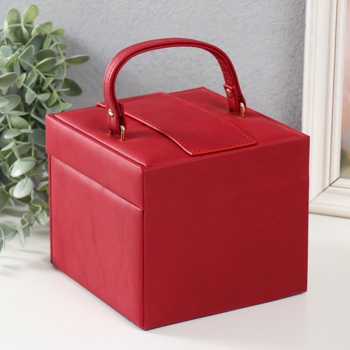 Шкатулка кожзам для украшений  Шкатулка кожзам для украшений "Золотой бантик" красная 15х15х12,7 см