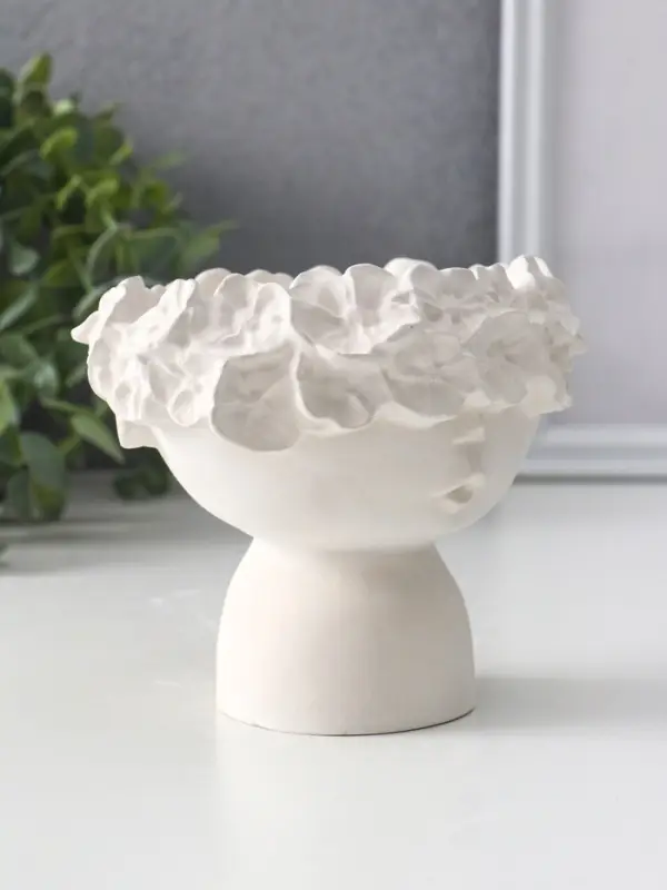 Подставка для мелочей «Девочка в венке», 12.5×11×10.5 см, натуральный, гипс