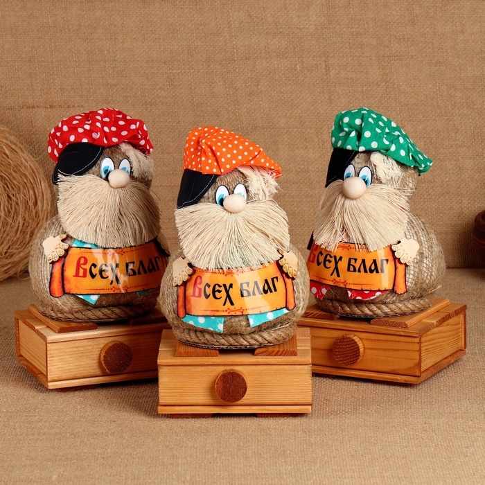 Домовой Харитоныч Домовой Харитоныч "Всех благ", на сундуке, 24 х 14 см, микс