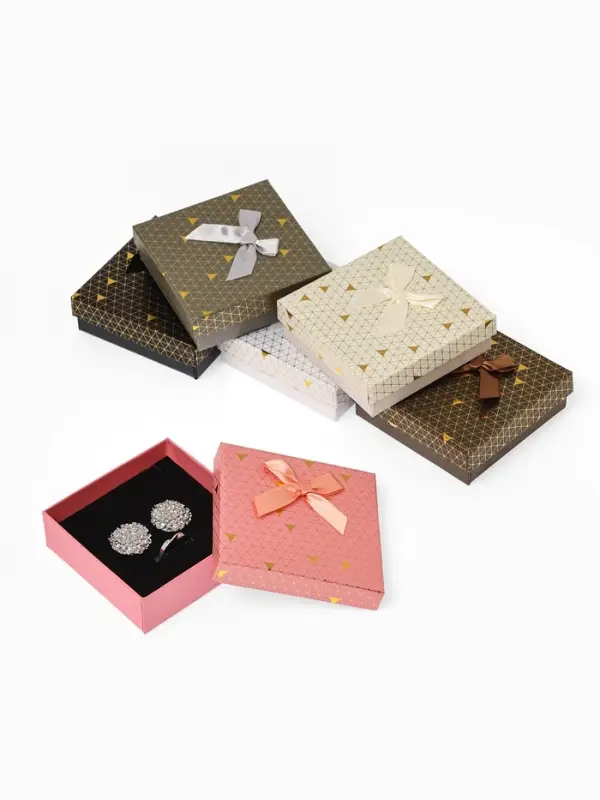 Коробочка подарочная под набор &laquo;Треугольники&raquo;, блестящие, 9&times;9 см, (полезная часть 8.5&times;8.5 см), МИКС