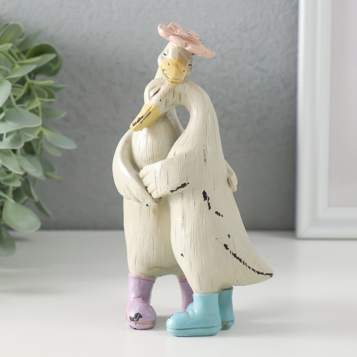 Сувенир полистоун  Сувенир полистоун "Гуси - объятия, нежность" 9х5,5х14,5 см