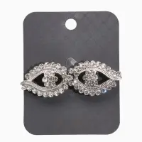 Зажим для кардигана "Ажур", глазки, цвет белый в серебре Зажим для кардигана "Ажур", глазки, цвет белый в серебре