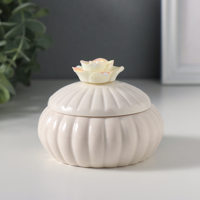 Шкатулка керамика "Цветок розы" белый перламутр 7,5х7,5х6,5 см