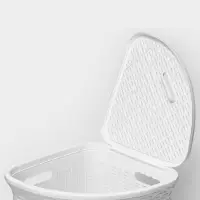 Корзина для белья угловая с крышкой &laquo;Ротанг&raquo;, 60 л, 40.5&times;40.5&times;57 см, белая