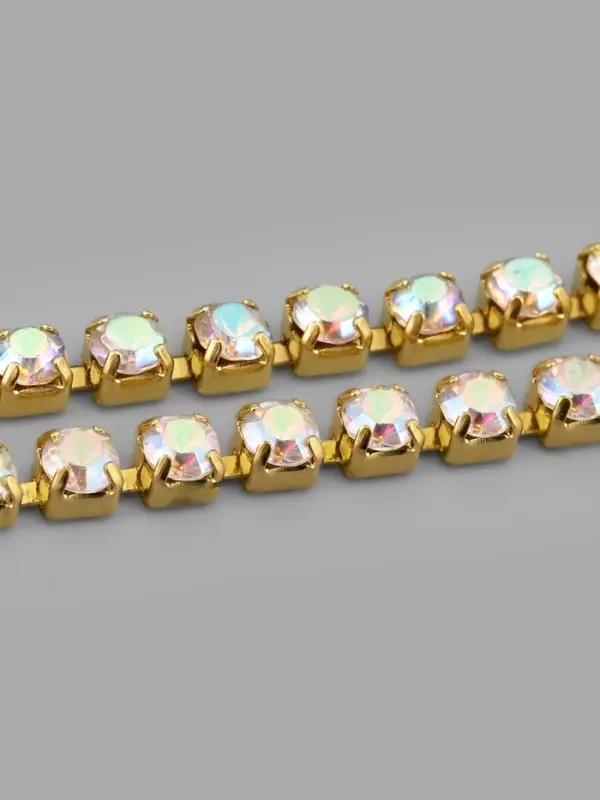 Цепь со стразами, с голографией, металл, стекло, 2.5 мм, 9&plusmn;1 м, цвет золотой