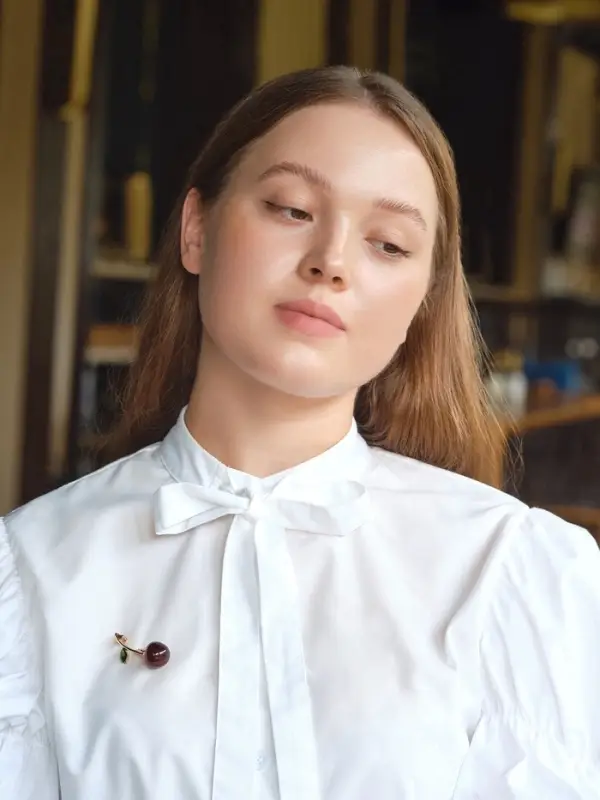 Брошь &laquo;Вишенка&raquo;, бордово-зелёная в золоте