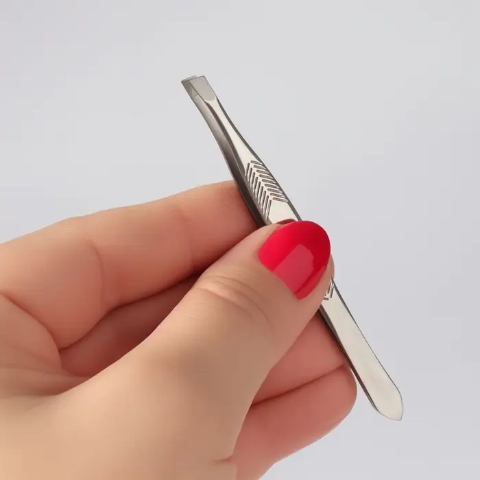 Пинцет для коррекции бровей, скошенный, узкий, 9 см Пинцет для коррекции бровей, скошенный, узкий, 9 см