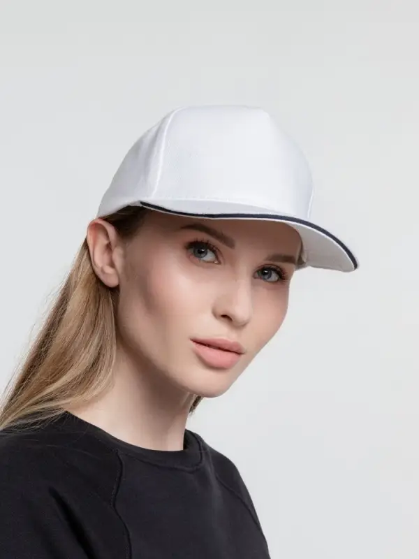 Бейсболка Classic, белая с темно-синим кантом Бейсболка Classic, белая с темно-синим кантом