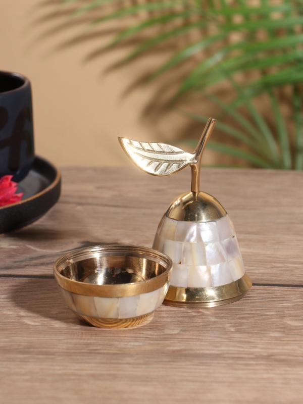 Шкатулка «Груша», латунь с перламутром, 6×6×12 см, белая Шкатулка «Груша», латунь с перламутром, 6×6×12 см, белая