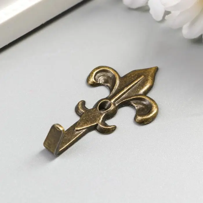 Крючок металл Крючок металл "Геральдическая лилия" бронза 4,6х2,5х1 см