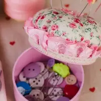 Игольница со шкатулкой для хранения мелочей, 8&times;7.8&times;7.8 см, цвет розовый