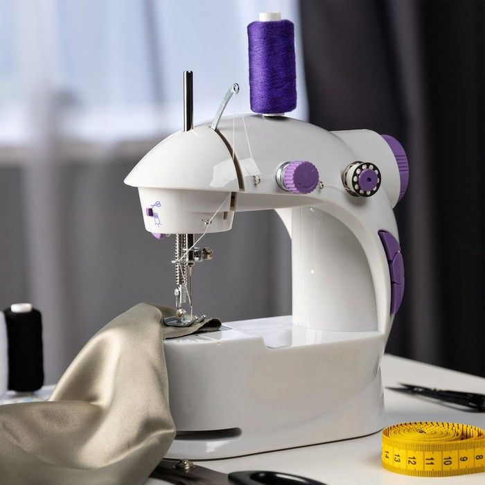 Швейная машинка Luazon LSH-03, 6 Вт, полуавтомат, 2 скорости, 4xАА или 220 В, белая Швейная машинка Luazon LSH-03, 6 Вт, полуавтомат, 2 скорости, 4xАА или 220 В, белая