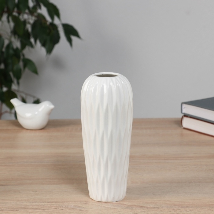 Ваза керамика настольная Ваза керамика настольная "Теган" рельеф, 17,5х7,5 см, белый