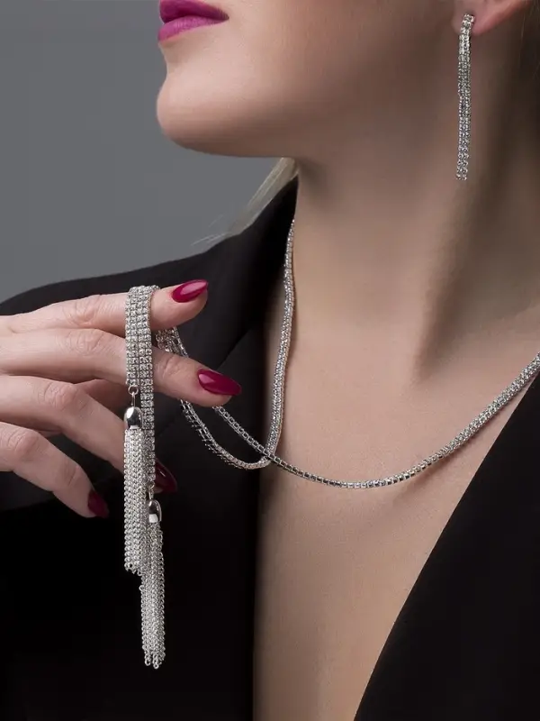 Гарнитур 2 предмета: кулон, серьги &laquo;Элегантность&raquo;, кисточки, белые в серебре, 50 см