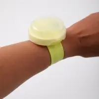 Игольница магнитная на руку, d=5 см, на браслете, с крышкой, зелёная