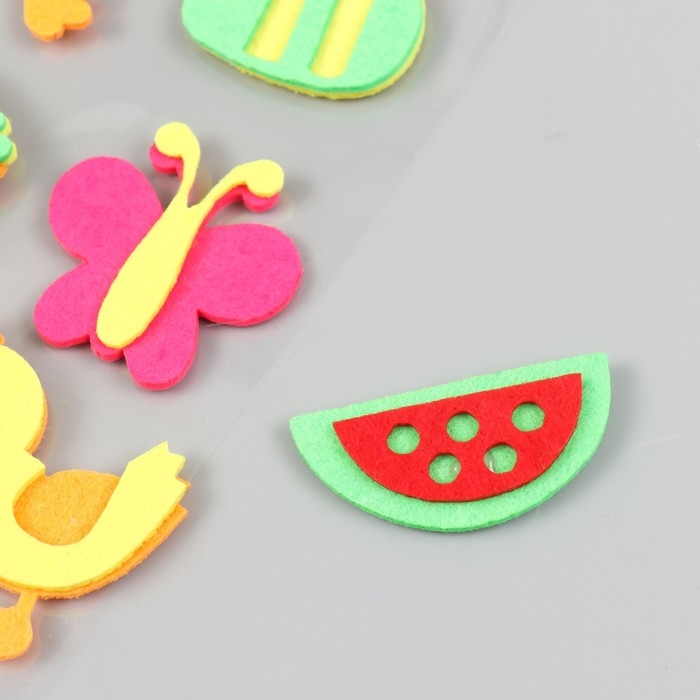 Наклейка фетр Наклейка фетр "Уточки и насекомые" 21х12,3 см