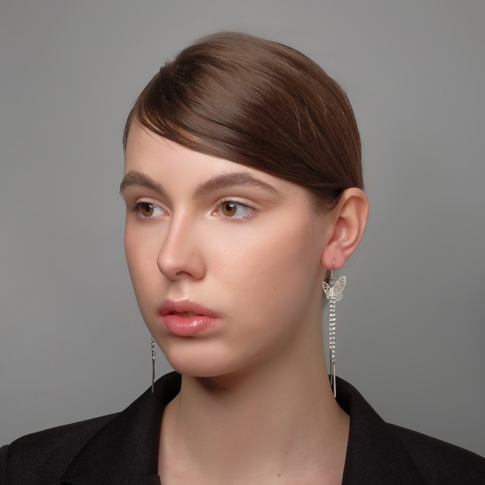 Серьги висячие со стразами «Бабочки» нити, цвет белый в серебре, 9 см Серьги висячие со стразами «Бабочки» нити, цвет белый в серебре, 9 см