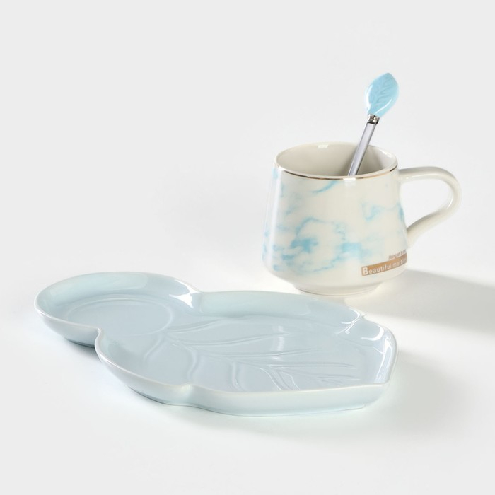 Чайная пара керамическая «Листочек», 3 предмета: чашка 320 мл, блюдце 25,5×16 см, ложка, цвет голубой Чайная пара керамическая «Листочек», 3 предмета: чашка 320 мл, блюдце 25,5×16 см, ложка, цвет голубой