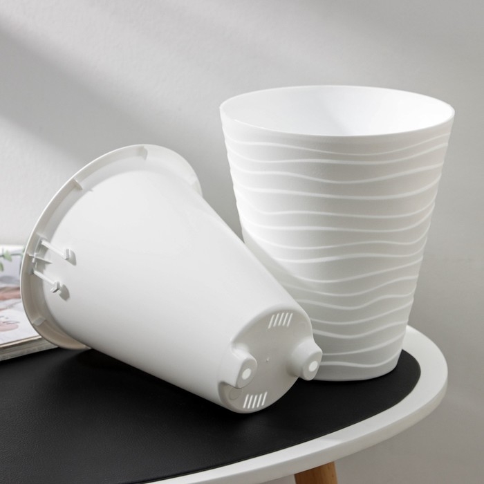 Кашпо для цветов со вставкой «Валенсия», 2,8 л, цвет белый Кашпо для цветов со вставкой «Валенсия», 2,8 л, цвет белый