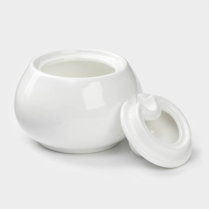 Сахарница фарфоровая с крышкой Wilmax, 210 мл, цвет белый Сахарница фарфоровая с крышкой Wilmax, 210 мл, цвет белый