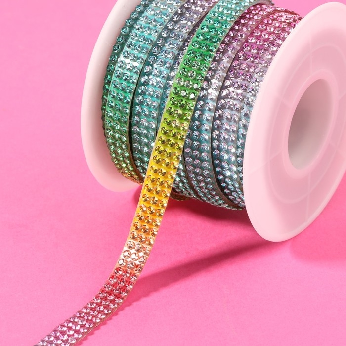 Стразы самоклеящиеся, d = 2 мм, ширина - 7 мм, 4,5 ± 0,5 м, цвет радуга Стразы самоклеящиеся, d = 2 мм, ширина - 7 мм, 4,5 ± 0,5 м, цвет радуга