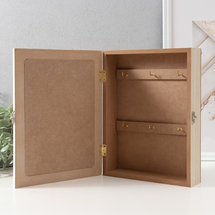 Ключница дерево 6 крючков Ключница дерево 6 крючков "Бабочки-ключи" золото 26х20,3х5,5 см