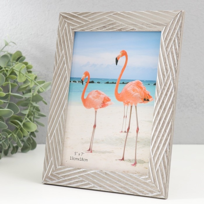 Фоторамка пластик 13х18 см Фоторамка пластик 13х18 см "Серебристые линии на сером" 21,5х16,5 см