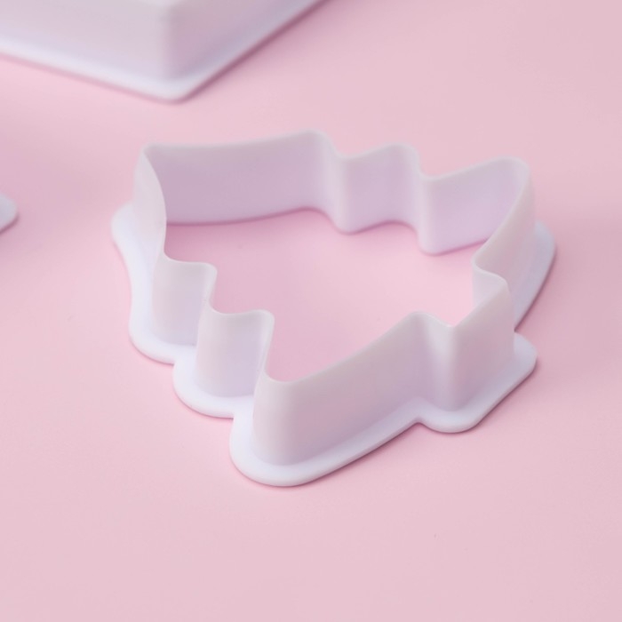 Формы для печенья новогодние Доляна «Пряничный домик», набор 8 предметов, пластик, белые Формы для печенья новогодние Доляна «Пряничный домик», набор 8 предметов, пластик, белые