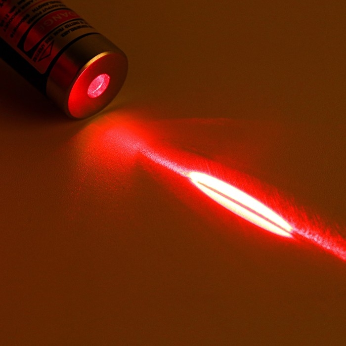Лазерная указка 650 нм, 500 мАч, дальность 1 км, microUSB, красный луч Лазерная указка 650 нм, 500 мАч, дальность 1 км, microUSB, красный луч
