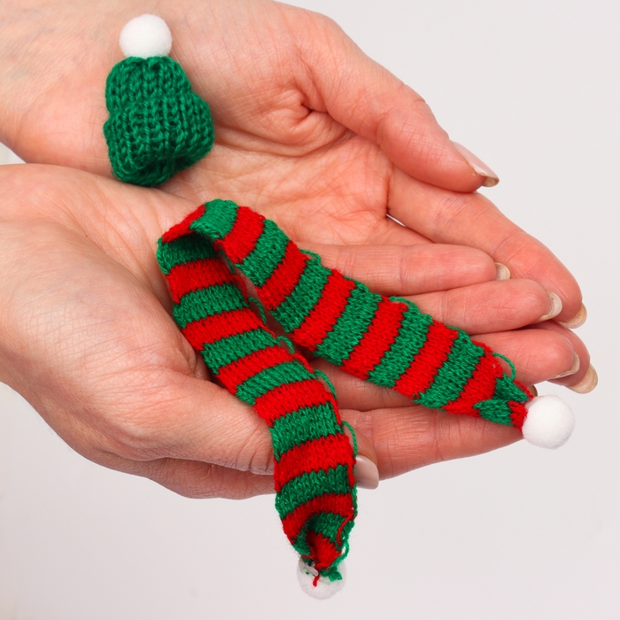 Вязаные шапка и шарфик для игрушек «Снежный день» Вязаные шапка и шарфик для игрушек «Снежный день»