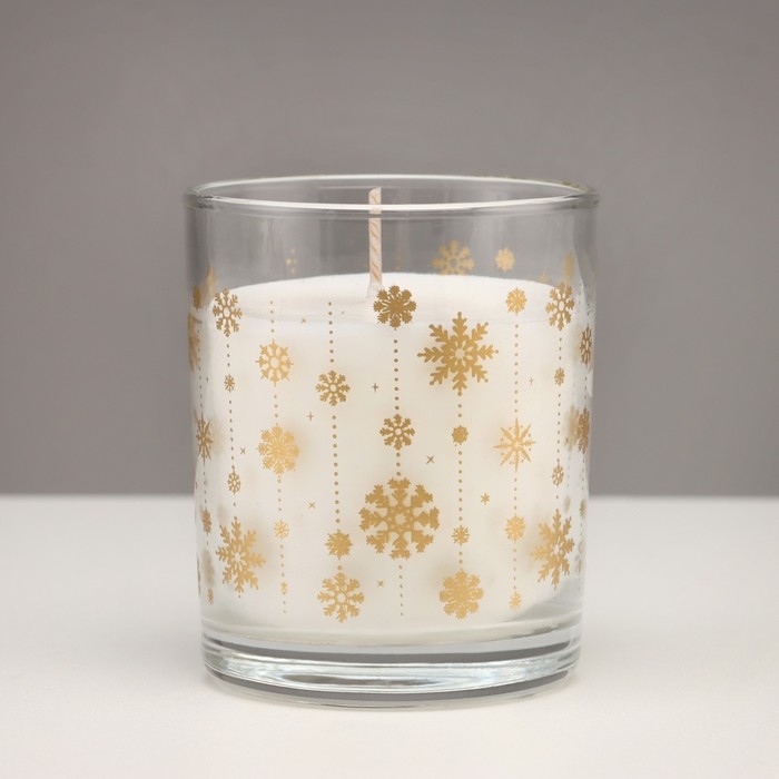 Ароматическая новогодняя свеча в стакане  Ароматическая новогодняя свеча в стакане "Зимний лес"