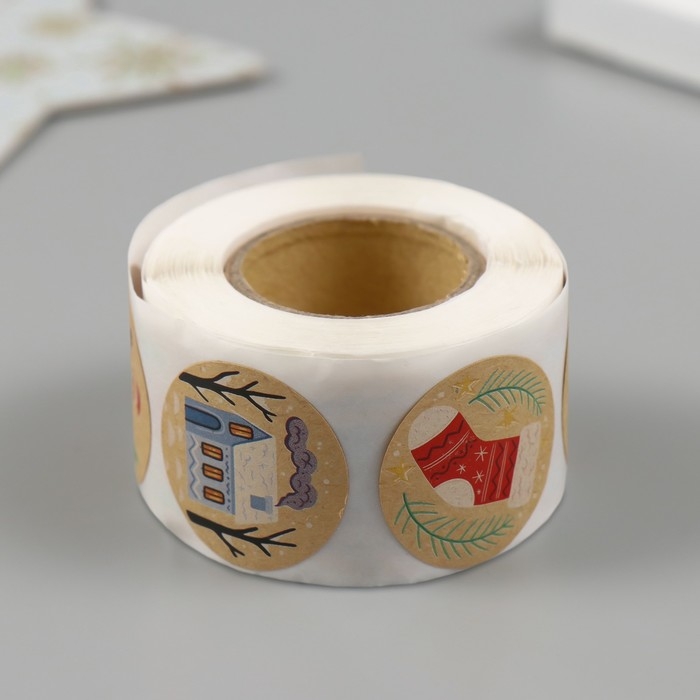 Наклейка бумага крафт Наклейка бумага крафт "Привет, Новый год!" d=2,5 см 252 шт в рулоне