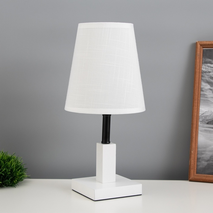 Лампа настольная Лампа настольная "Колд" 1х40Вт Е27 белый 16х16х34см