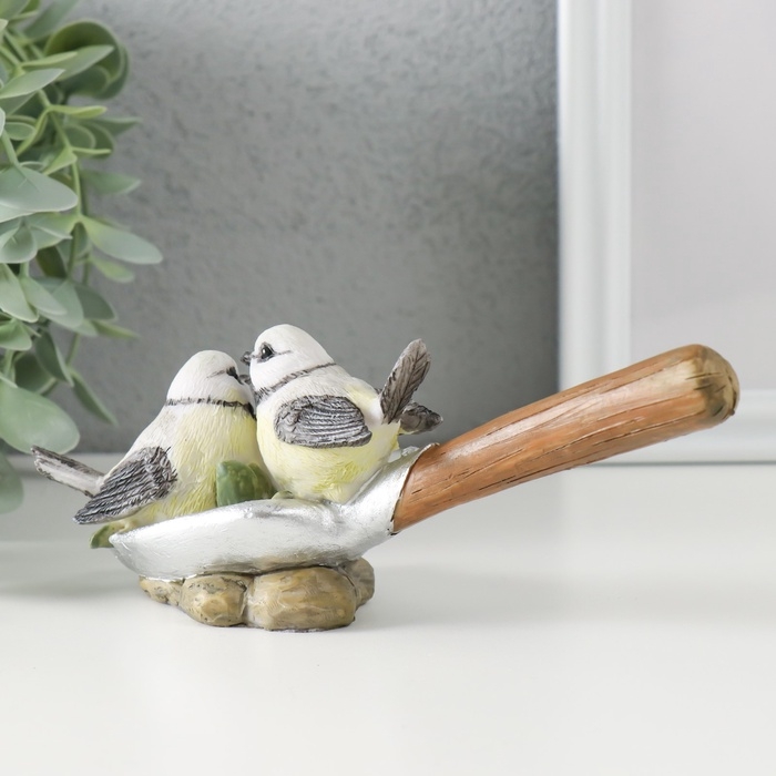 Сувенир полистоун Сувенир полистоун "Синички на лопате, с цветами" 17х5,5х7 см