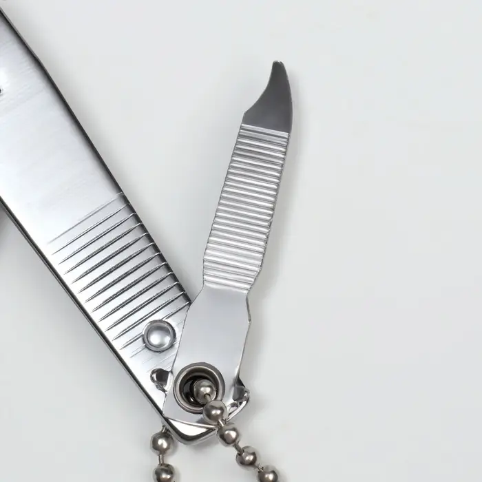 Кусачки книпсер маникюрные, с пилкой, 5.7 см, с цепочкой, на блистере