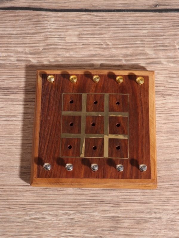 Настольная игра «Крестики-нолики», 13×13.5 см, дерево шишам, латунь Настольная игра «Крестики-нолики», 13×13.5 см, дерево шишам, латунь