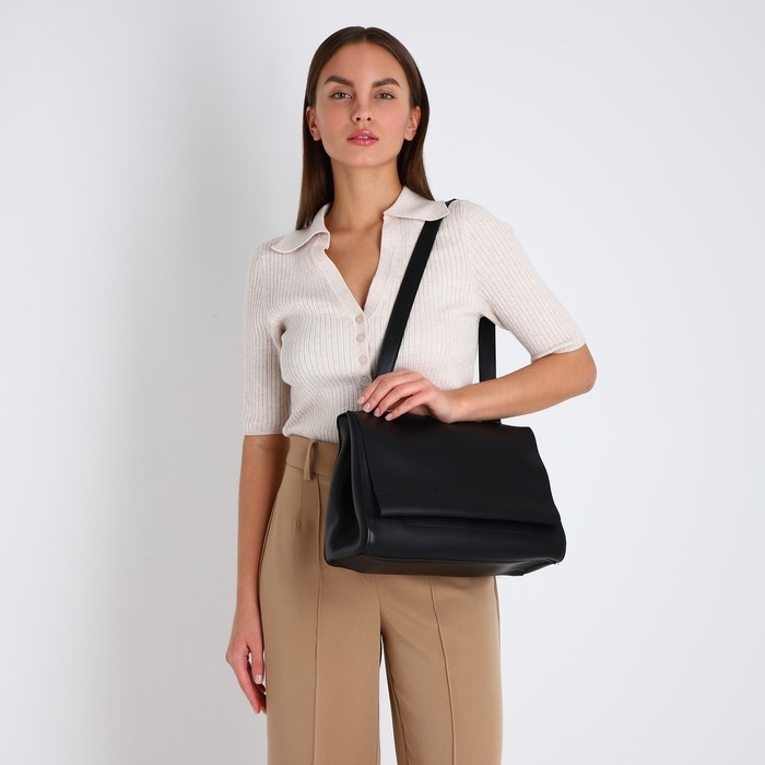 Сумка-мессенджер на магните, цвет чёрный Сумка-мессенджер на магните, цвет чёрный